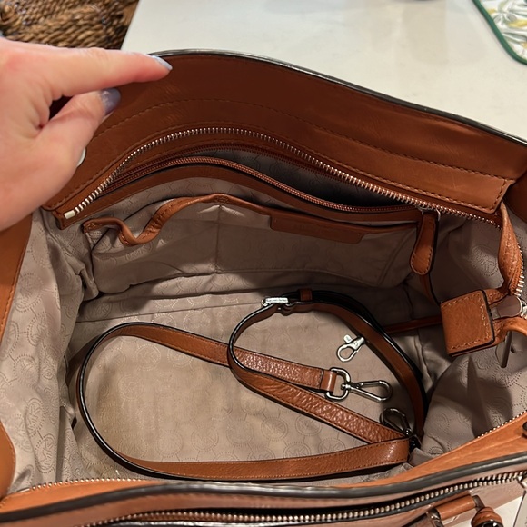 Beautiful like new MK Sophie satchel - Picture 4 of 10